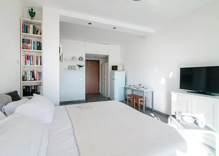 Love Is In The Air - By Myhomeincomo Daire *