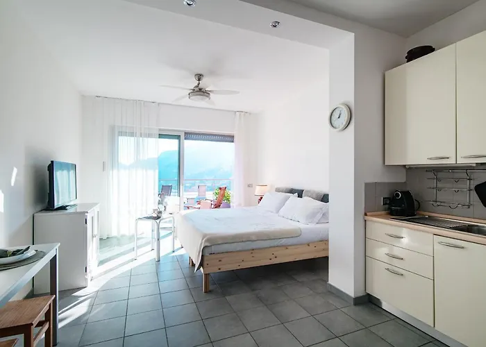 Love Is In The Air - By Myhomeincomo *